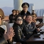 Kim Chen In va arzandasi aviashouda qatnashdi 