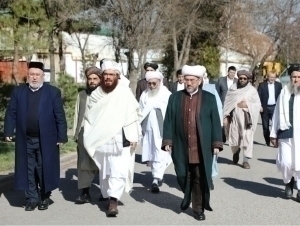 “Толибон” расмийлари Ўзбекистон муфтийси билан учрашди (фото)