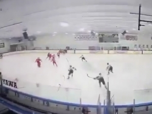 АҚШда хоккей ўйини пайтида оммавий отишма содир бўлди. Қурбонлар бор (видео)