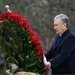 Mirziyoyev pays tribute to Islam Karimov on his birth anniversary  