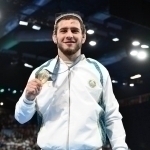 Olimpiada chempioni Razambek Jamalov avtomobillarini murabbiylariga sovg‘a qildi (video)
