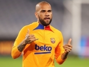 Дани Алвес Португалияда футбол клубини сотиб олмоқчи