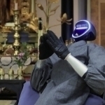 Olimlar ruhiy yo‘l-yo‘riq ko‘rsatadigan robot-rohibni ishlab chiqdi