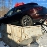 Rossiyada erkak xotiniga sovg‘a qilgan Porsche'ni axlatga tashladi