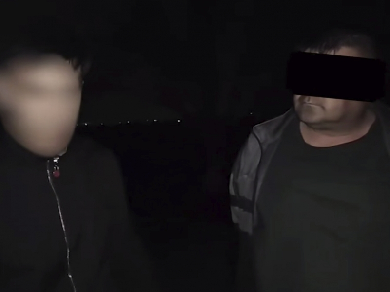 Surxondaryoda o‘qituvchi 180 ming dollarga narkotik sotayotganida qo‘lga tushdi (video)