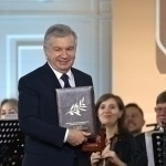 Shavkat Mirziyoyevga Xalqaro tinchlik mukofoti topshirildi (video)