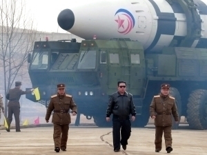 Kim chegara yaqinida yangi qurollarni sinovdan o‘tkazdi