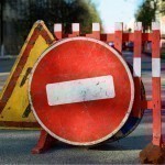 Тошкент аэропорти яқинидаги кўприкда автобус ва юк машиналарининг ҳаракати чекланди