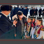 Baxmalda bolalarni hokimbuvaning qarshisiga yupun olib chiqqanlar ogohlantirish bilan “siylandi”