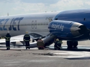 Bishkek aeroportida yo‘lovchi samolyoti ag‘darilib ketdi (video)