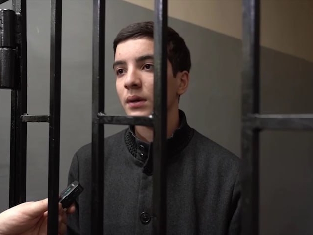 YPX xodimini urib ketgan o‘quvchi mashinani “moyka”dan o‘g‘irlagan