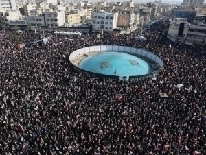 “Biz kurashamiz”. Xomanaiy qasamiyodiga 10 minglab odam yig‘ildi (foto)