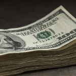 Dollar kursi yana biroz tushdi