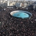 “Biz kurashamiz”. Xomanaiy qasamiyodiga 10 minglab odam yig‘ildi (foto)