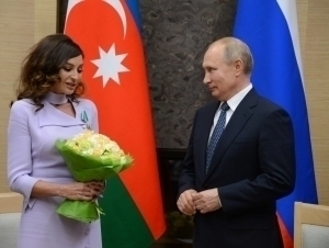 Xola bilan jinsiy aloqa Sara Kerrigan yalangoch