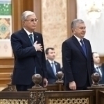 Tokayev warmly welcomed at Tashkent-Humo airport