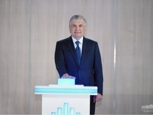 Mirziyoyev initiates the construction of a gas-chemical complex, a solar power plant, and an airport in Bukhara