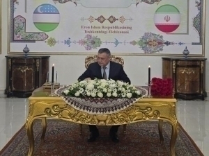 Nuriddin Ismoilov Xomanaiyning xotira daftarini imzoladi