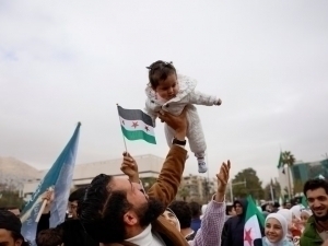 Suriyada bayram: Asad ag‘darilganining 1 yilligi nishonlanyapti