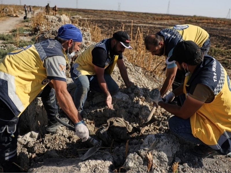 Дамашқ яқинида Асад режими қурбонларининг оммавий қабри топилди