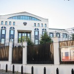 Kishinyovdagi Rossiya elchixonasiga mashinada bostirib kirildi