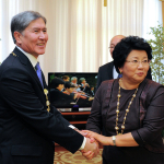 Otunbayeva Japarov va Toshiyevga iyun voqealarining “qora quti”sini ochmaslikni maslahat berdi