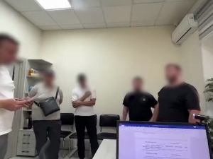 Тошкентдаги банкдан 90 минг доллар ўмарилди (видео)