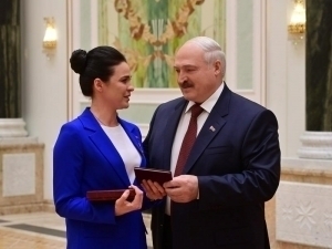 Lukashenko ayollarga go‘zalligini saqlab qolish uchun qor kurashni maslahat berdi (video)