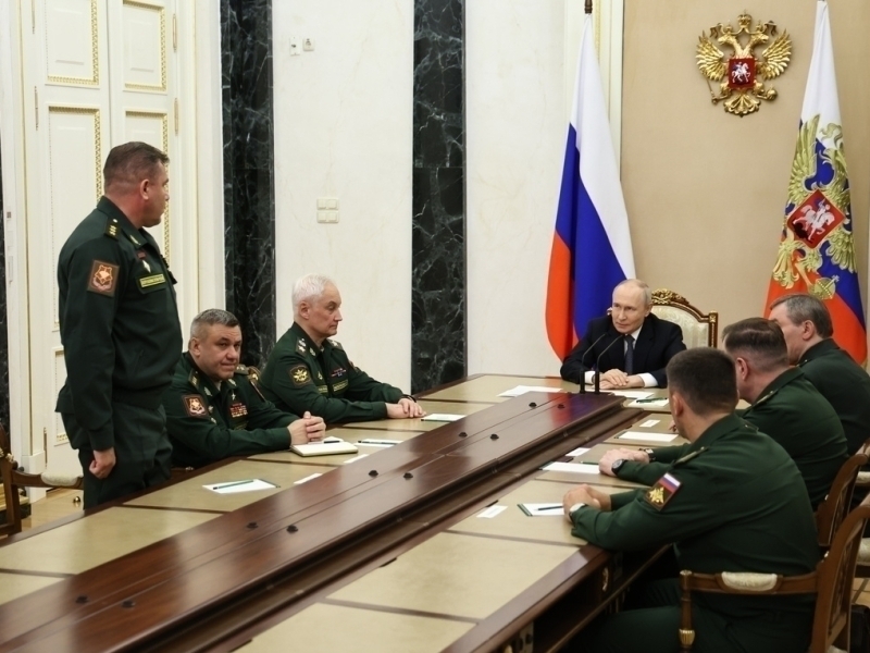 Putin Rossiya harbiy qo‘mondonligi tarkibini yangiladi