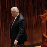 Prezident iste’fosini e’lon qildi. Parlament zudlik bilan yangi prezident qidiryapti