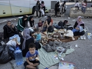 Исроил зарбалари ортидан минглаб одам уйини тарк этмоқда