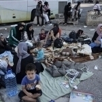 Isroil zarbalari ortidan minglab odam uyini tark etmoqda