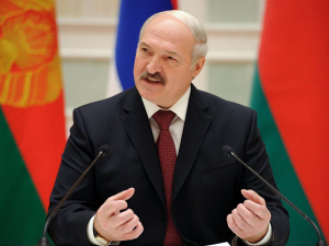 Lukashenko koronavirus Belarusda qachongacha “mehmon” bo‘lishini aytdi