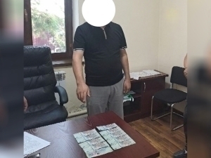 Далолатномани расмийлаштирмасликни ваъда қилган сув таъминоти ходими ушланди
