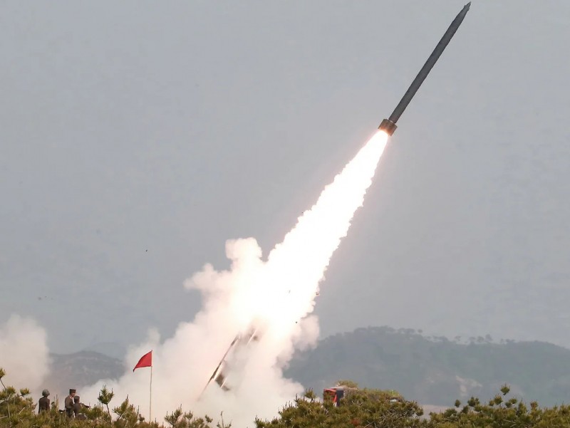 Shimoliy Koreya Yapon dengiziga ballistik raketa uchirdi
