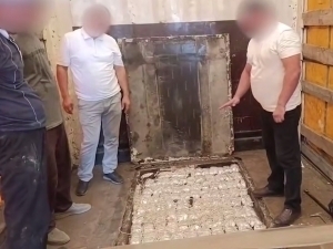 Афғонистондан келган шахснинг юк машинасидан 48,5 кг наркотик топилди (видео)
