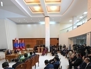 Мирзиёев ва Мўғулистон раҳбари ОАВга баёнот берди 