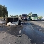 Toshkent viloyatida 3 ta avtomobil to‘qnashib, yonib ketdi