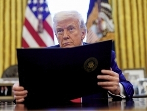 Трамп Ҳиндистон товарларига 25 фоизлик божларни бекор қилади