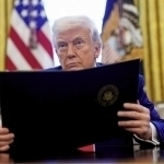 Tramp Hindiston tovarlariga 25 foizlik bojlarni bekor qiladi