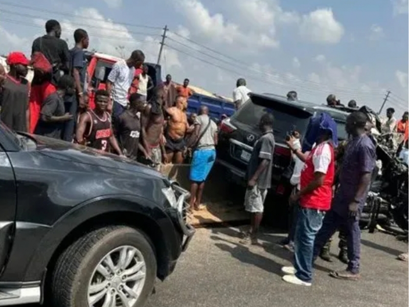 Entoni Joshua Nigeriyada dahshatli avtohalokatga uchradi (video)