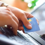 Bank mansabdorlari plastikdagi pullarni o‘marib kelgani aniqlandi