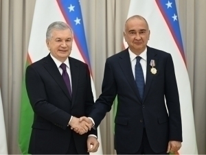 Mirziyoyev bir guruh tadbirkorlarga mukofot topshirdi