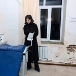 “Хоналарни зах босган”. Саида Мирзиёева Ургутдаги хароба поликлиникага борди