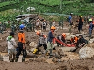 Индонезиядаги кўчкида 23 нафар аскар ҳалок бўлди