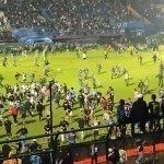 Indoneziyada futboldagi to‘polonda 127 kishi halok bo‘ldi (video)