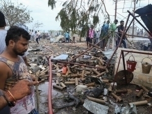 Ҳиндистонда завод портлади. 25 киши ҳалок бўлди (видео)