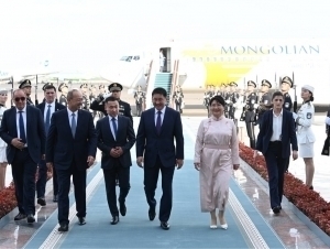 The President of Mongolia arrives in Uzbekistan