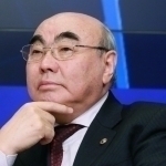 “Қўшни ривожланса, ҳаммага яхши”. Иқтисодчи Акаевни танқид қилди