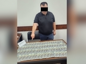 Гулистон ҳокимлигининг масъул ходими пора билан қўлга тушди